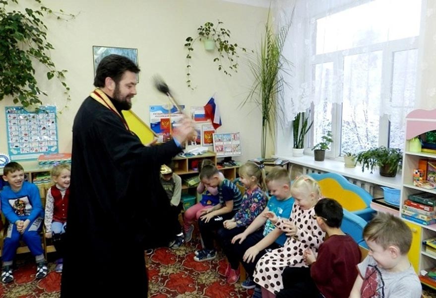Благочинный Максатихинского округа совершил чин освящения детского сада в п. Максатиха