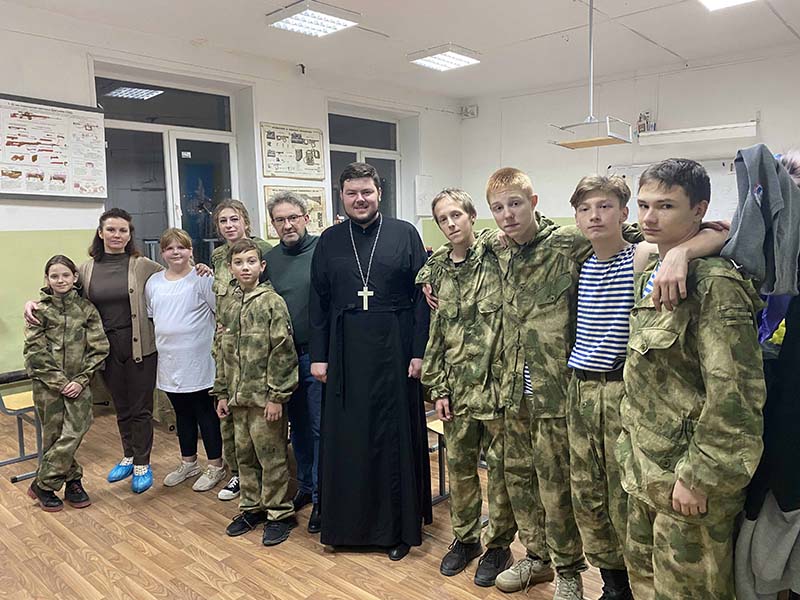 Руководитель социального отдела Епархии иерей Петр Губанов посетил военно патриотического кружка 
