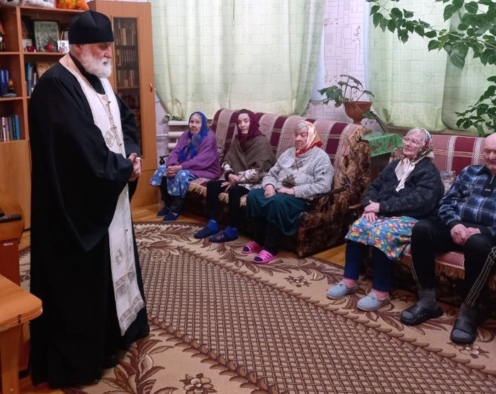 Клирик Весьегонского благочиния посетил Дом-интернат для престарелых и инвалидов