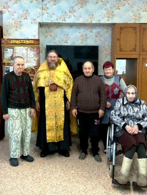 Помощник благочинного Бежецкого округа по социальному служению посетил социальные учреждения для пожилых и инвалидов