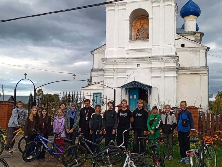 В пос. Кесова Гора, в рамках Всероссийского Дня трезвости, прошел велопробег