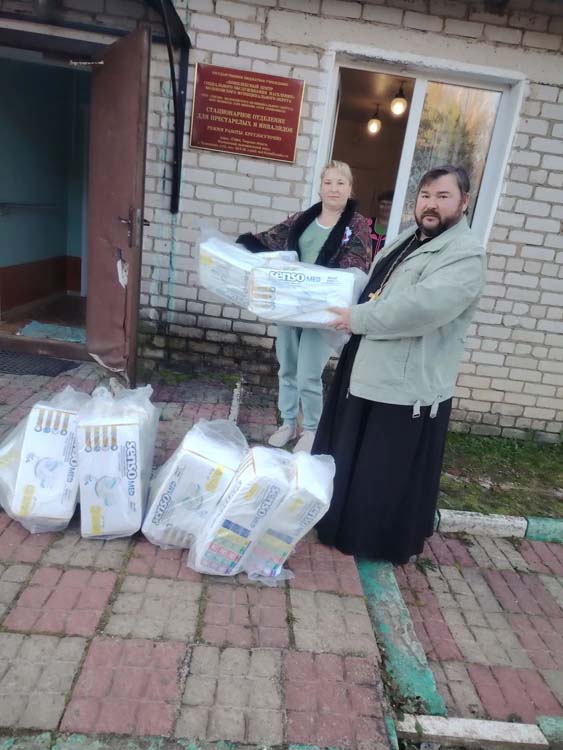 Благочинный Краснохолмского округа посетил Дом-интернат для престарелых и инвалидов д. Кузнецково Молоковского муниципального округа